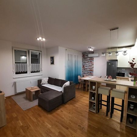 Lux Advent Apartment Суботица Екстериор снимка