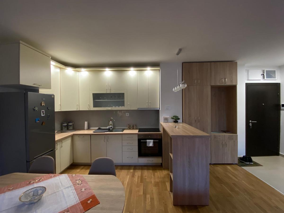 Lux Advent Apartment Суботица Екстериор снимка