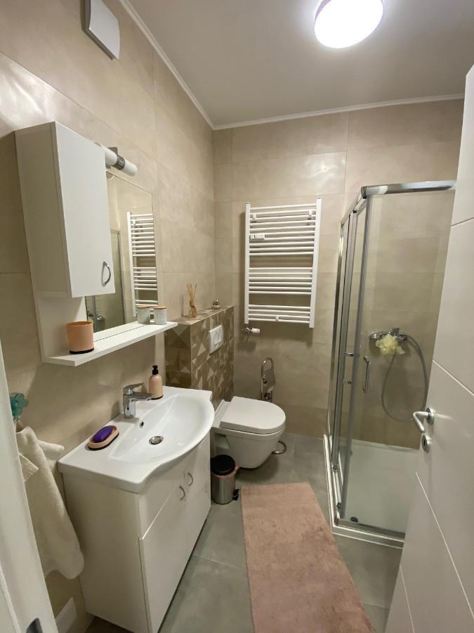 Lux Advent Apartment Суботица Екстериор снимка