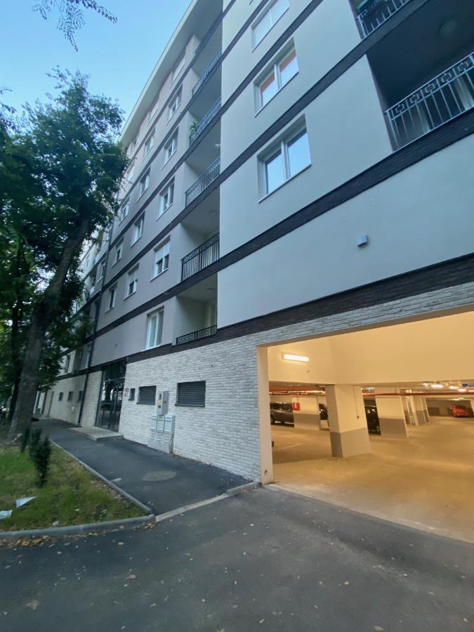 Lux Advent Apartment Суботица Екстериор снимка