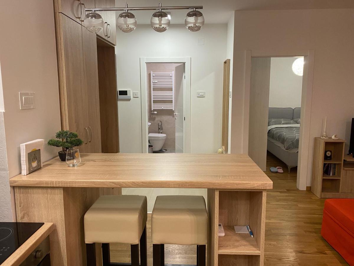 Lux Advent Apartment Суботица Екстериор снимка
