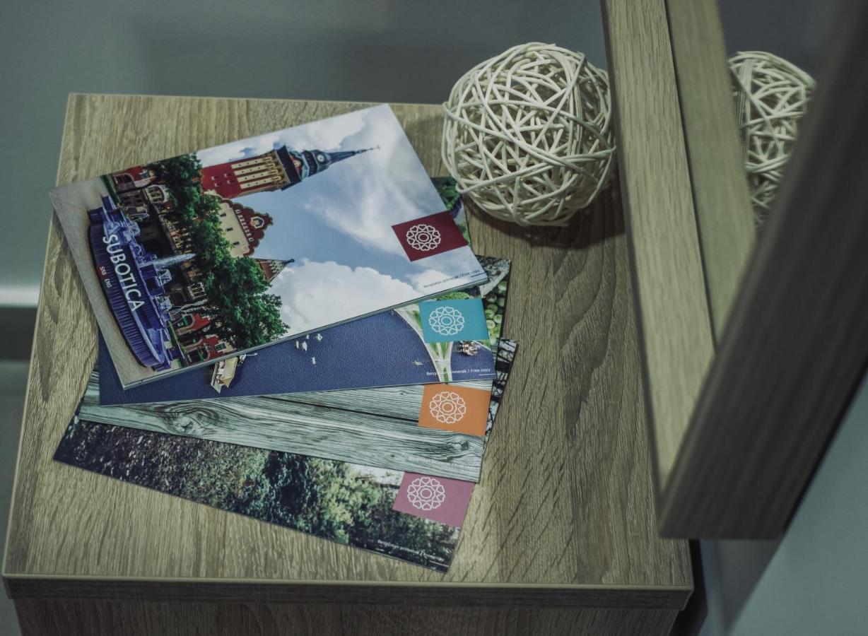 Lux Advent Apartment Суботица Екстериор снимка
