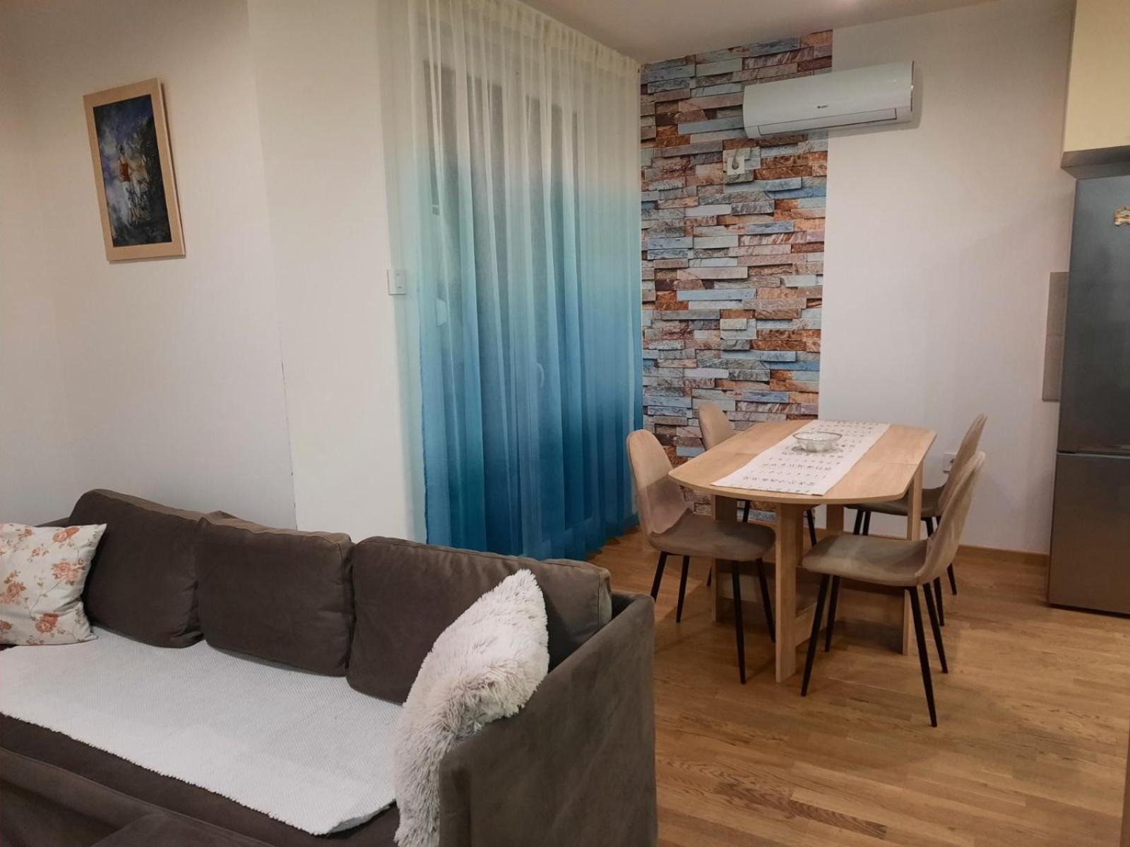 Lux Advent Apartment Суботица Екстериор снимка