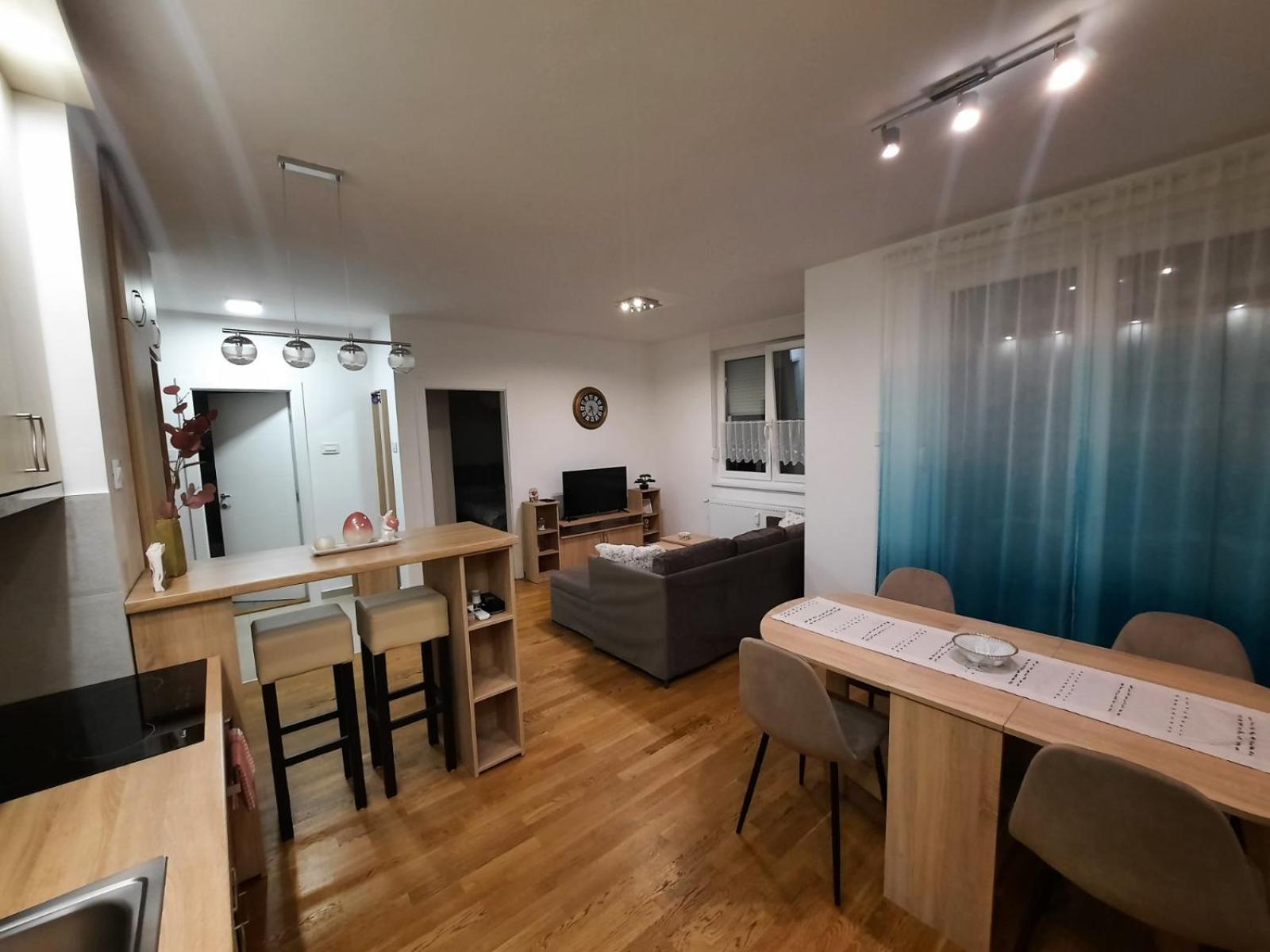 Lux Advent Apartment Суботица Екстериор снимка