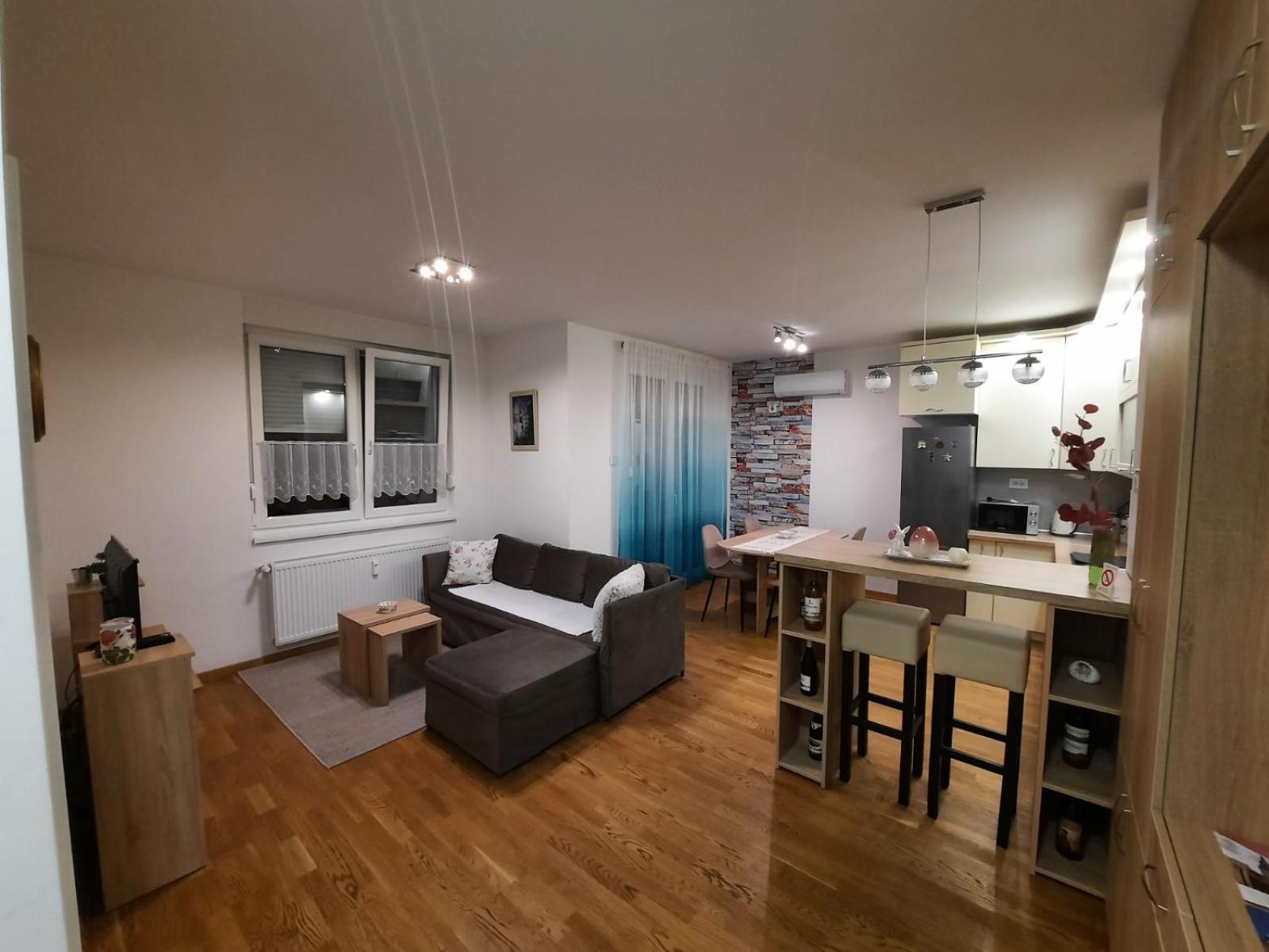 Lux Advent Apartment Суботица Екстериор снимка