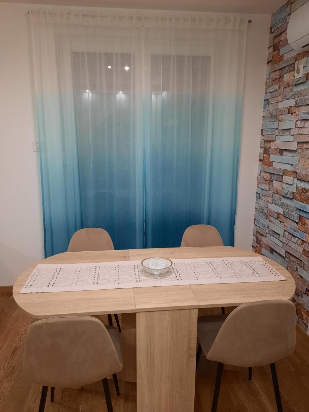 Lux Advent Apartment Суботица Екстериор снимка