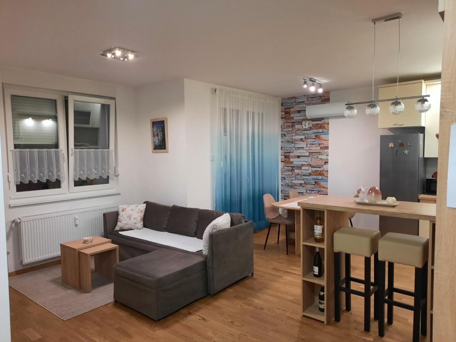 Lux Advent Apartment Суботица Екстериор снимка