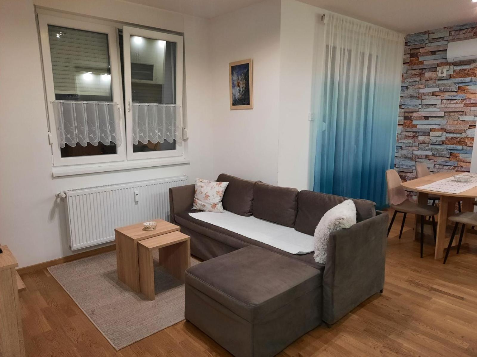 Lux Advent Apartment Суботица Екстериор снимка
